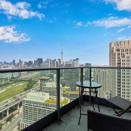 2 Bedroom Waterfront Condo Downtown W/ Free Parking 토론토 외부 사진