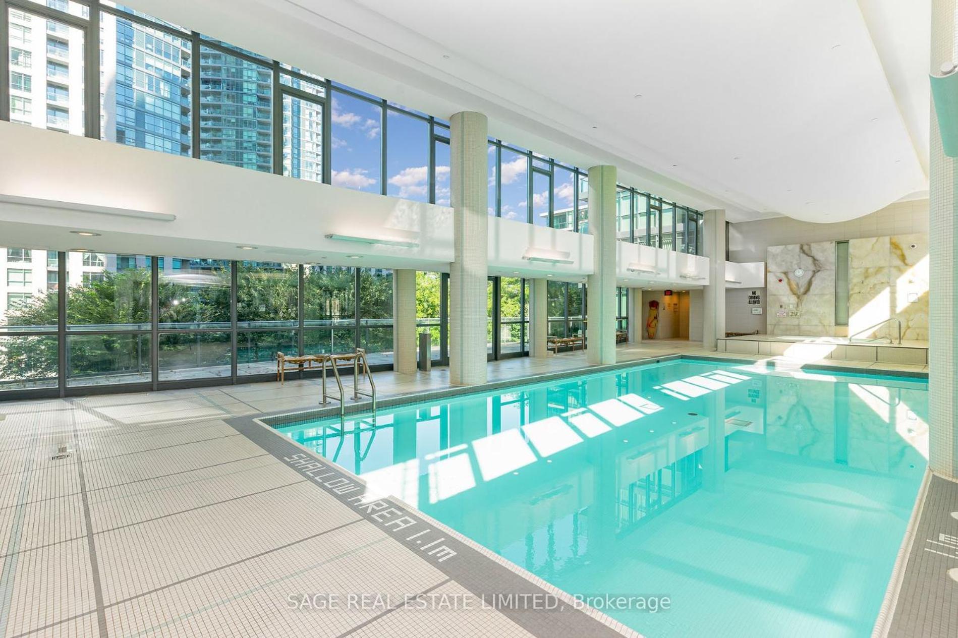 2 Bedroom Waterfront Condo Downtown W/ Free Parking 토론토 외부 사진