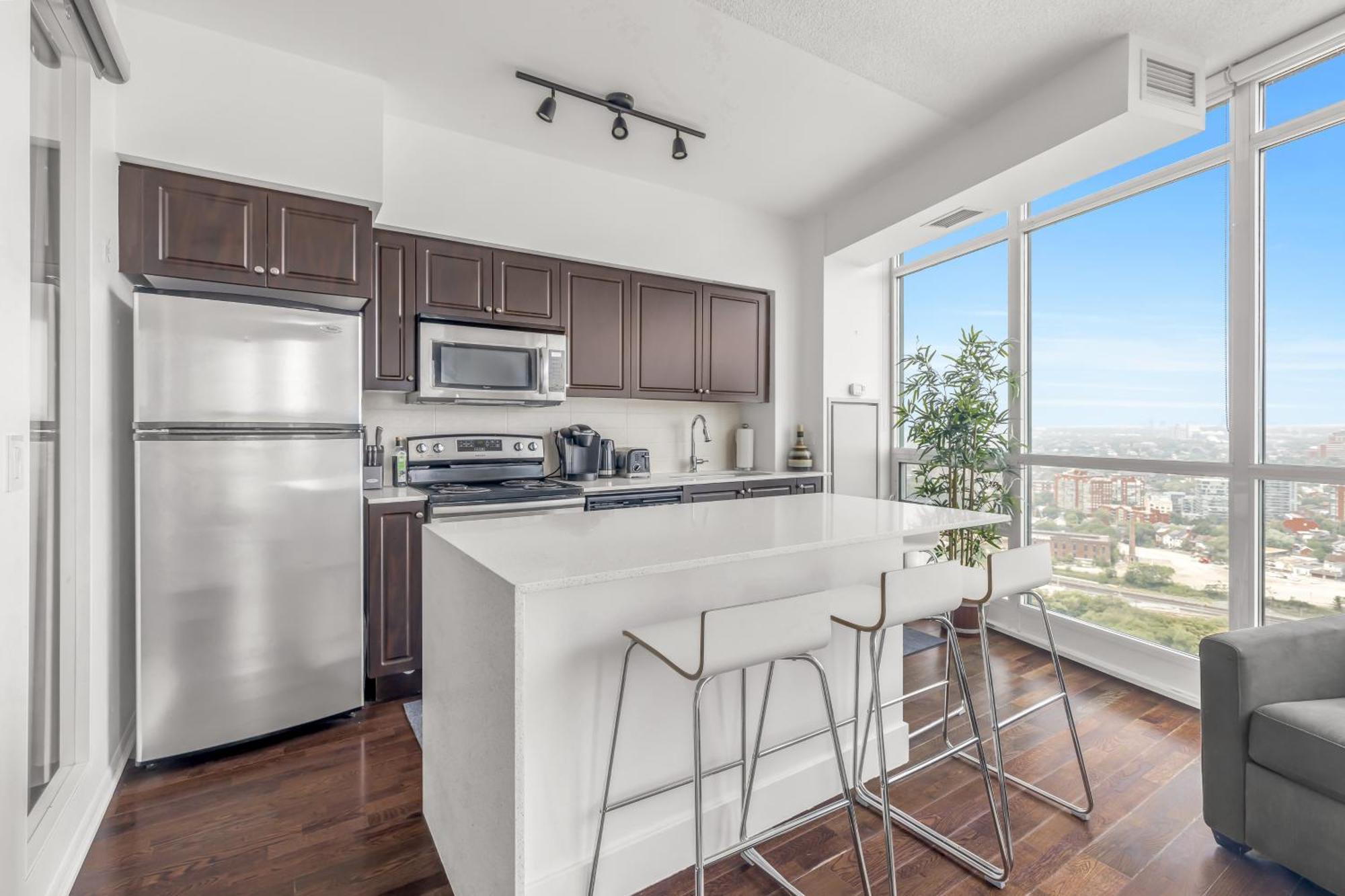 2 Bedroom Waterfront Condo Downtown W/ Free Parking 토론토 외부 사진