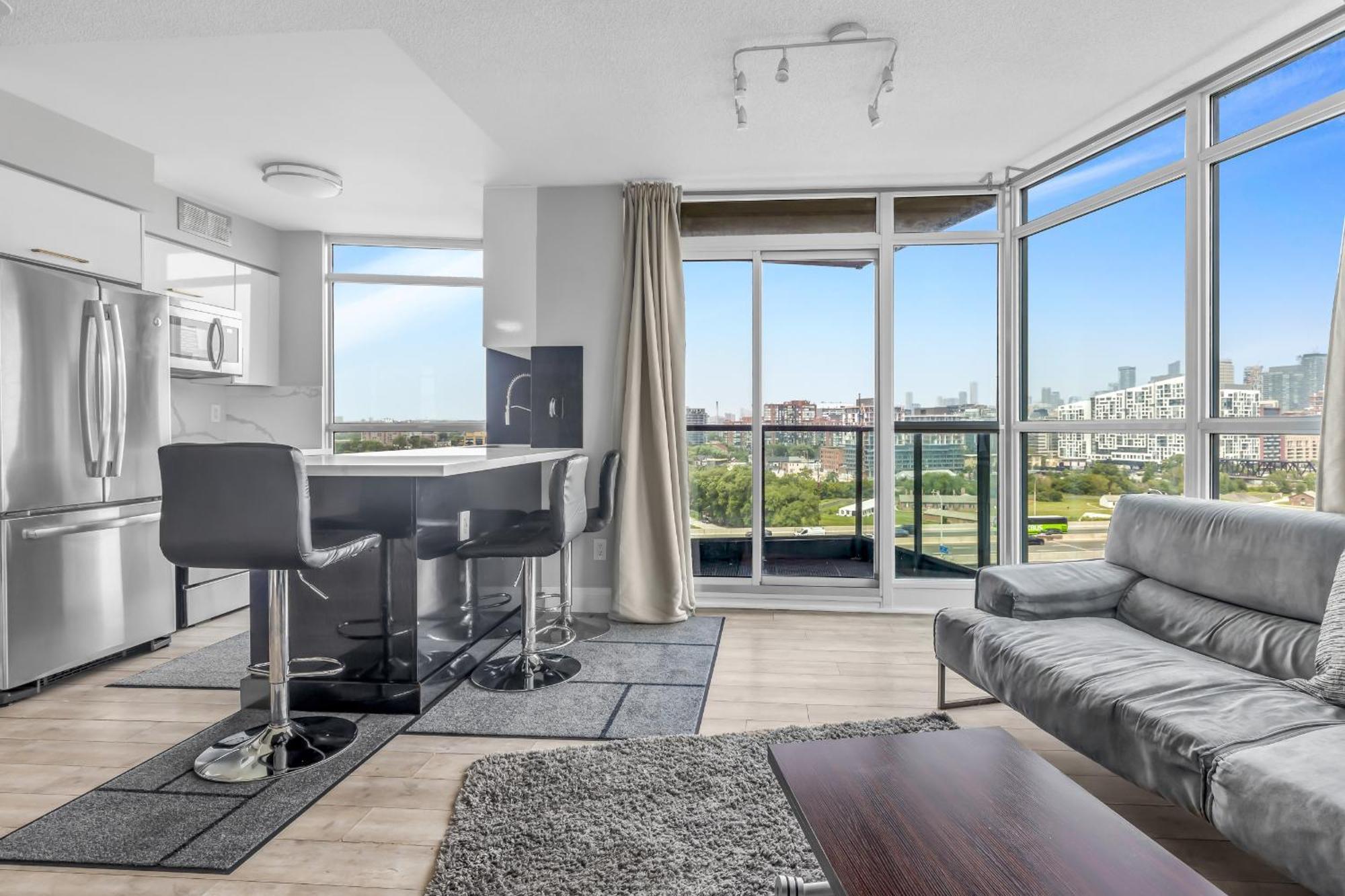 2 Bedroom Waterfront Condo Downtown W/ Free Parking 토론토 외부 사진