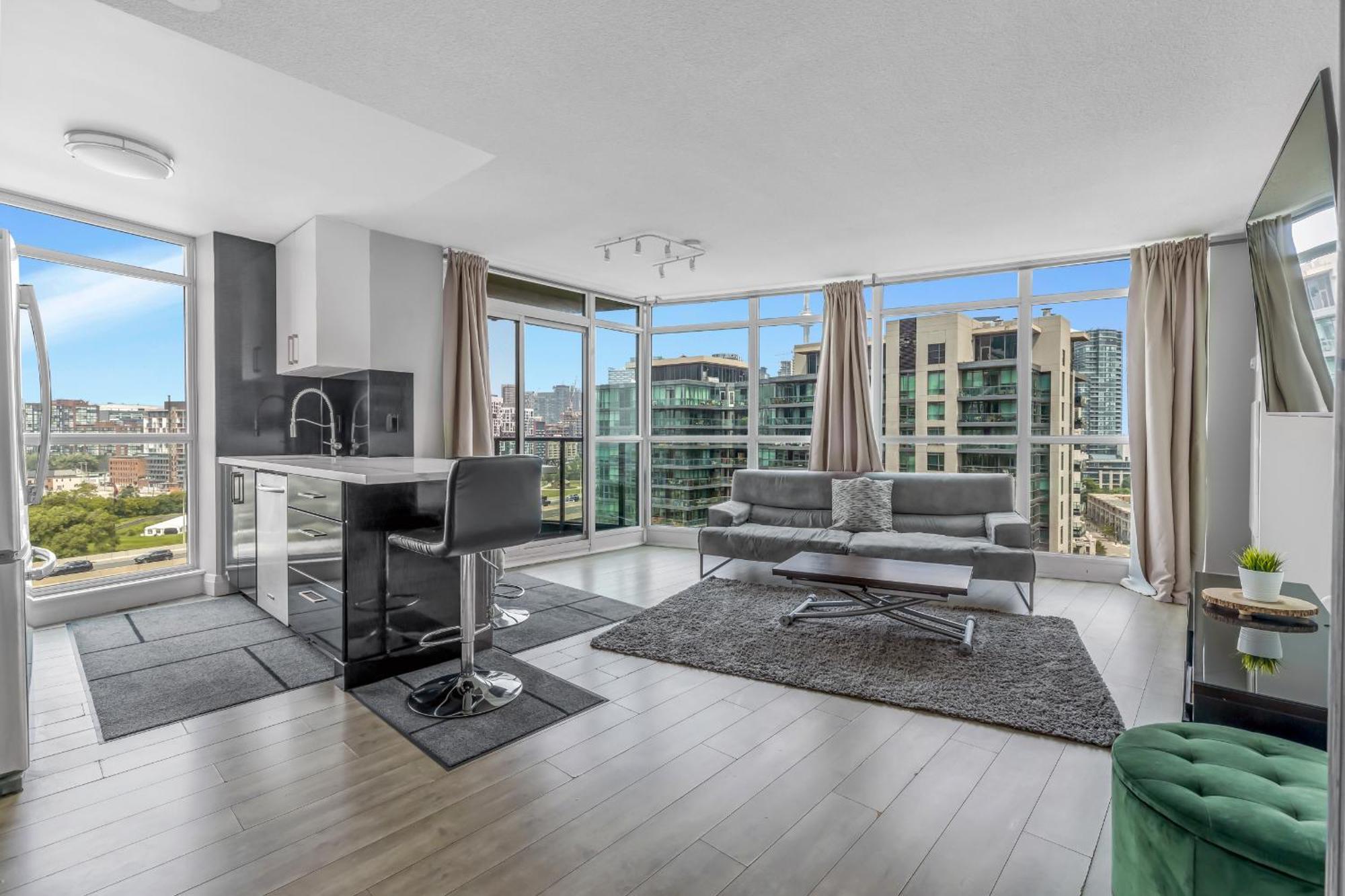 2 Bedroom Waterfront Condo Downtown W/ Free Parking 토론토 외부 사진