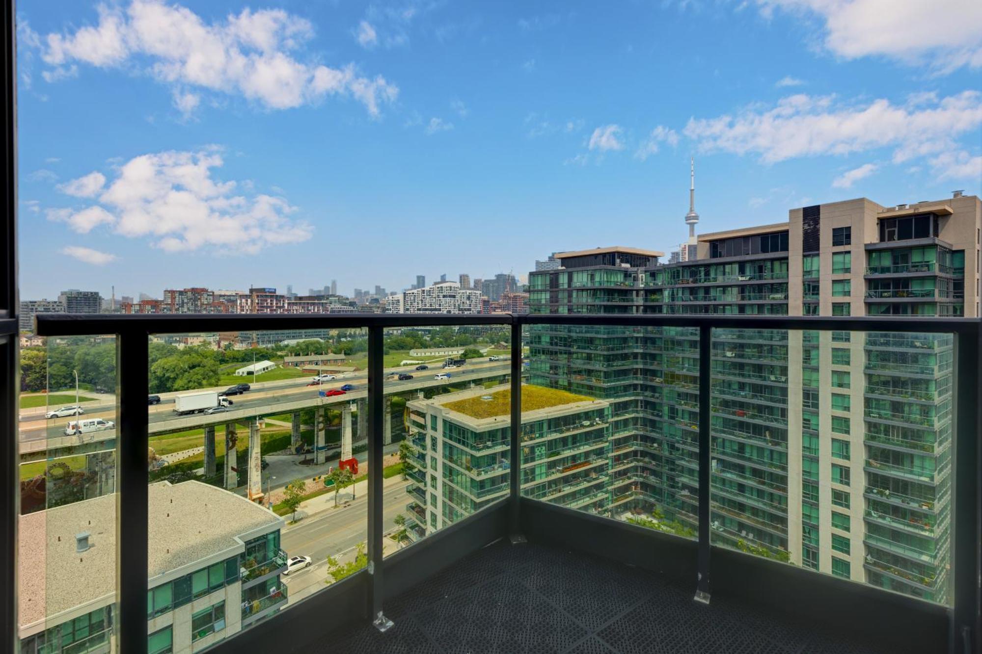 2 Bedroom Waterfront Condo Downtown W/ Free Parking 토론토 외부 사진