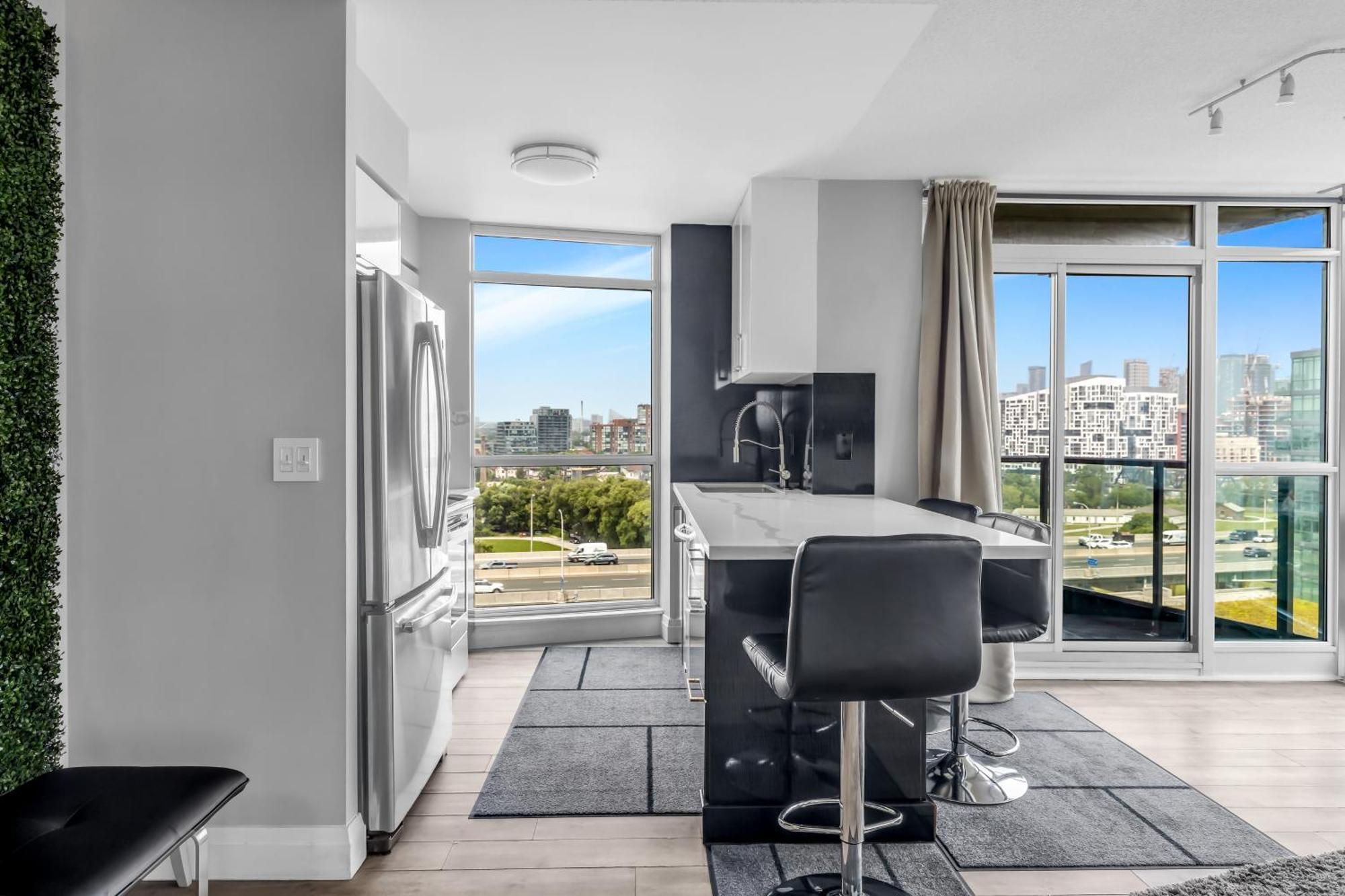 2 Bedroom Waterfront Condo Downtown W/ Free Parking 토론토 외부 사진